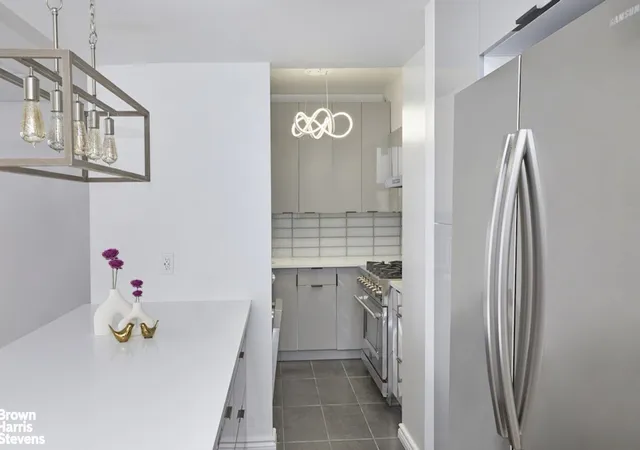 Photo 3 of Sale Pending at 870 United Nations Plz #8C, New York, NY 10017 | MLS# RLS20071348 | Listing updated on 2026-10-07