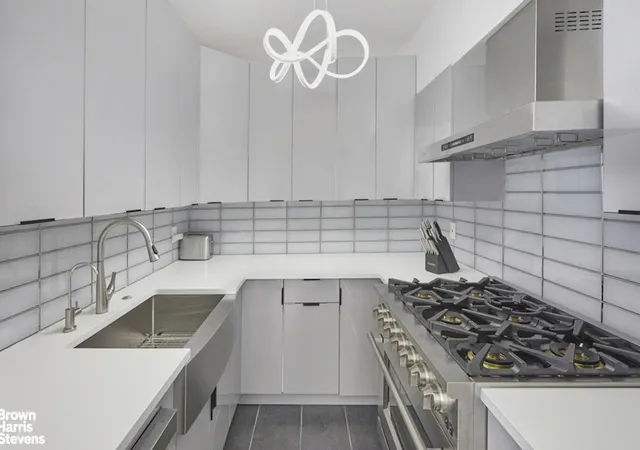 Photo 4 of Sale Pending at 870 United Nations Plz #8C, New York, NY 10017 | MLS# RLS20071348 | Listing updated on 2026-10-07