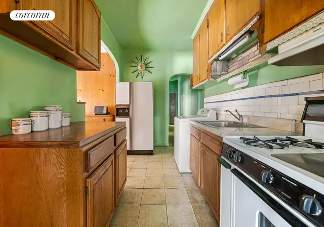 Photo 3 of Sale Pending at 718 E 93rd Street, New York City, NY 11236 | MLS# RLS20072465 | Listing updated on 2026-10-07
