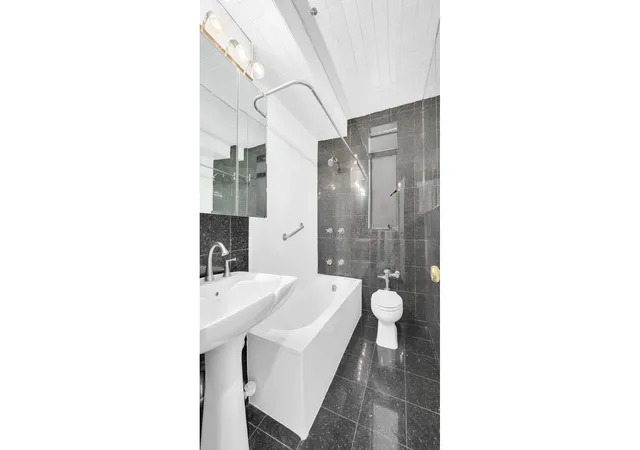 Photo 4 of Sale Pending at 25 Central Park W #4W, New York City, NY 10023 | MLS# RLS20073977 | Listing updated on 2026-09-23