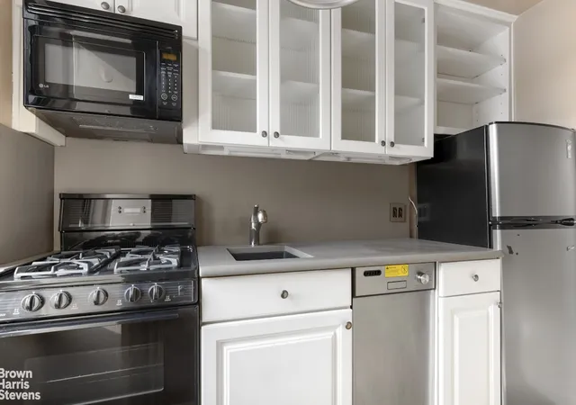 Photo 4 of Sale Pending at 140 E 28th Street #10C, New York, NY 10016 | MLS# RLS20074367 | Listing updated on 2026-10-03