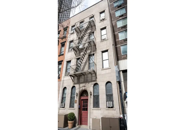 Photo 4 of House for sale at 237 E 54th Street #2B, New York City, NY 10022 | MLS# RLS20075075 | Listing updated on 2026-09-21