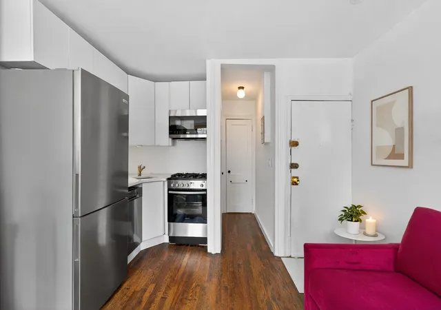 Photo 3 of Sale Pending at 88 Horatio St #3C, New York, NY 10014 | MLS# RLS20075436 | Listing updated on 2026-09-10