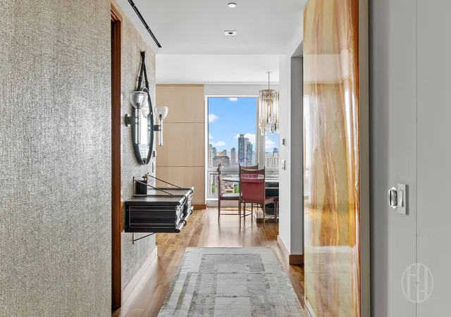 Photo 4 of House for sale at 400 5th Avenue #34B, New York City, NY 10018 | MLS# RLS20077681 | Listing updated on 2026-09-01