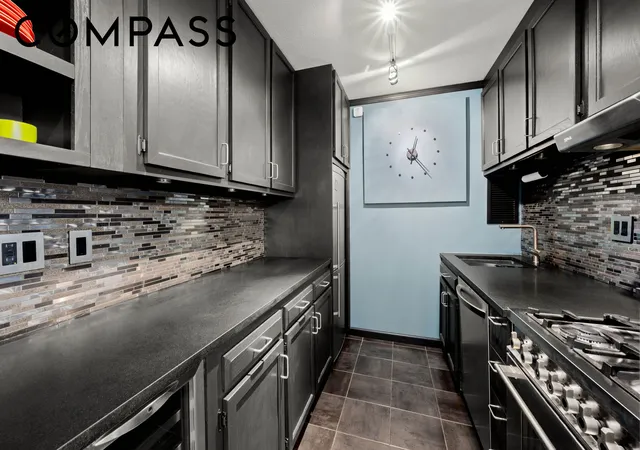 Photo 2 of Sale Pending at 2025 Broadway #3A, New York, NY 10023 | MLS# RLS20076332 | Listing updated on 2026-09-30