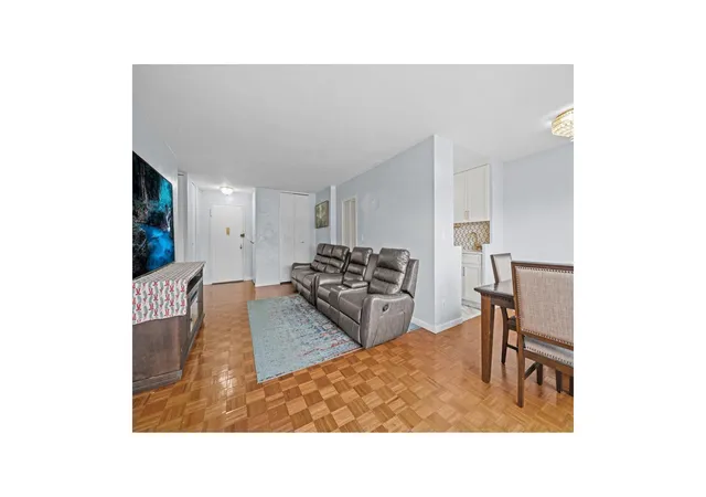 Photo 3 of House for sale at 555 Kappock St #11G, New York City, NY 10463 | MLS# RLS20078179 | Listing updated on 2026-08-30