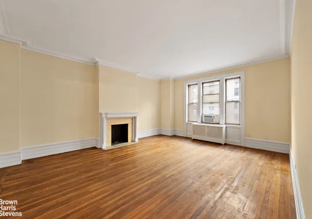 Listing Photo 2 - Condo for sale in building located at 320 W 86Th St, New York City, NY 10024 - Unit #5A