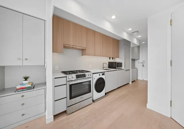 Photo 4 of Sale Pending at 3 Court Sq #523, New York, NY 10009 | MLS# RLS20079130 | Listing updated on 2026-09-02
