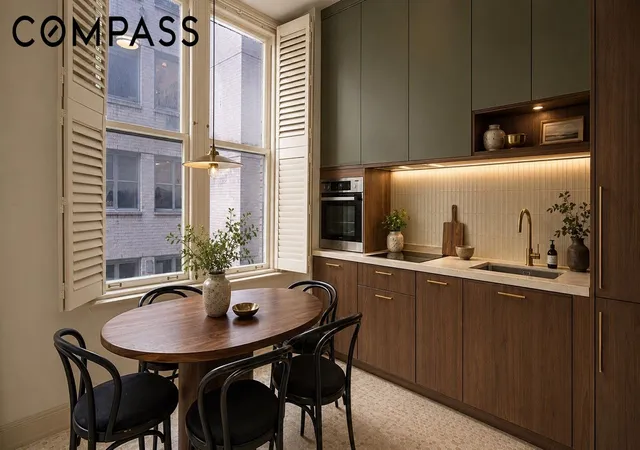 Listing Photo 2 - Condo for sale in building located at 907 5Th Ave, New York City, NY 10021 - Unit #4F
