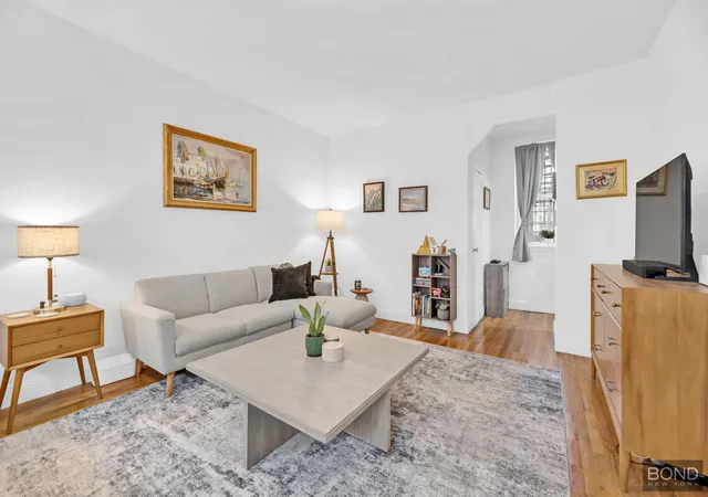 Photo 2 of Sale Pending at 26 Bedford St #2B, New York, NY 10014 | MLS# RLS20082690 | Listing updated on 2026-09-25
