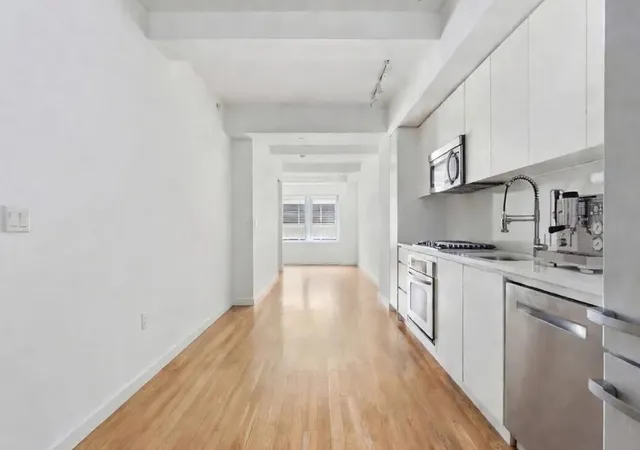 Listing Photo 2 - Condo for sale in building located at 90 William St, New York City, NY 10038 - Unit #8H