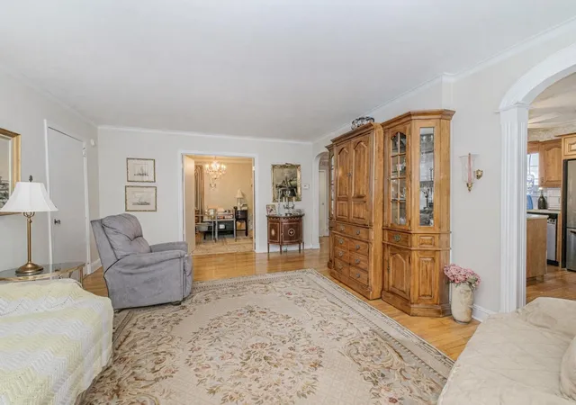Photo 4 of Sale Pending at 72 10th Street, New York City, NY 10306 | MLS# RLS20083293 | Listing updated on 2026-10-06