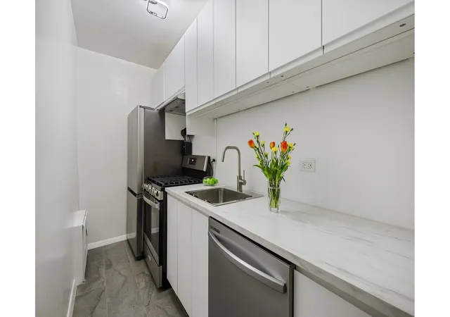 Listing Photo 5 - Condo for sale in building located at 64 E 94Th St, New York, NY 10128 - Unit #3B
