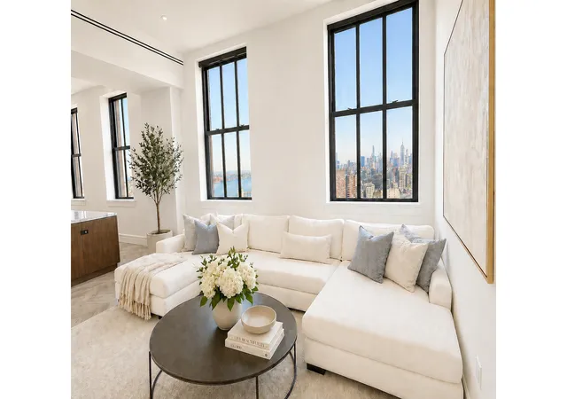 Photo 4 of House for sale at 100 Barclay St #30B, New York City, NY 10007 | MLS# RLS20086690 | Listing updated on 2026-09-13