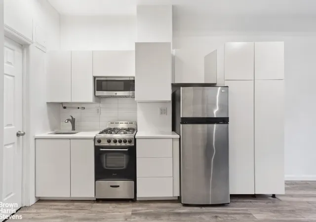 Listing Photo 4 - Condo for sale in building located at 453 W 22Nd St, New York City, NY 10011 - Unit #2R