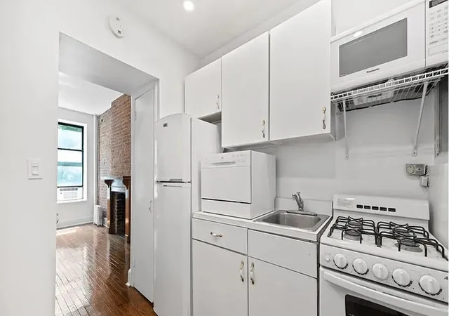 Photo 3 of Condo for sale at 333 E 85th Street #2A, New York, NY 10028 | MLS# RLS20088547 | Listing updated on 2026-09-30