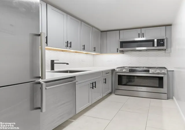 Photo 3 of Sale Pending at 399 E 72nd Street #3D, New York, NY 10021 | MLS# RLS20089560 | Listing updated on 2026-09-18