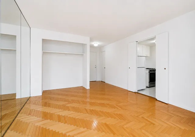 Photo 2 of Sale Pending at 106 Central Park S #17O, New York, NY 10019 | MLS# RLS20089931 | Listing updated on 2026-09-25