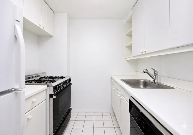 Photo 3 of Sale Pending at 106 Central Park S #17O, New York, NY 10019 | MLS# RLS20089931 | Listing updated on 2026-09-25