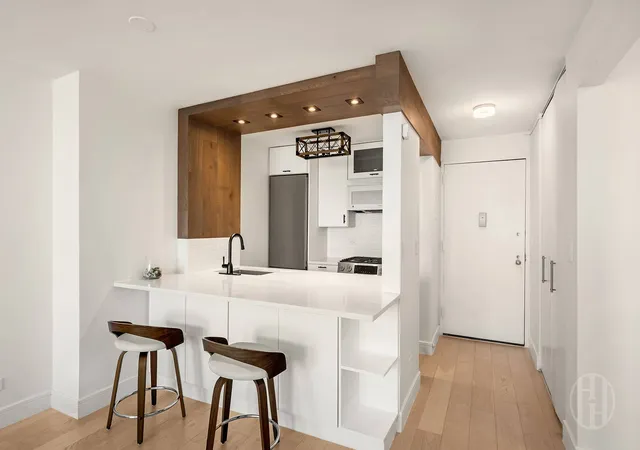 Photo 4 of House for sale at 200 Rector Pl #35C, New York City, NY 10280 | MLS# RLS20090212 | Listing updated on 2026-09-27