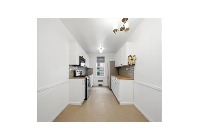 Listing Photo 5 - Condo for sale in building located at 2080 Barnes Ave, New York City, NY 10462 - Unit #3B