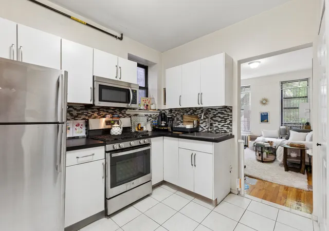 Photo 2 of Sale Pending at 521 E 83rd Street #4R, New York City, NY 10028 | MLS# RLS20093539 | Listing updated on 2026-09-15