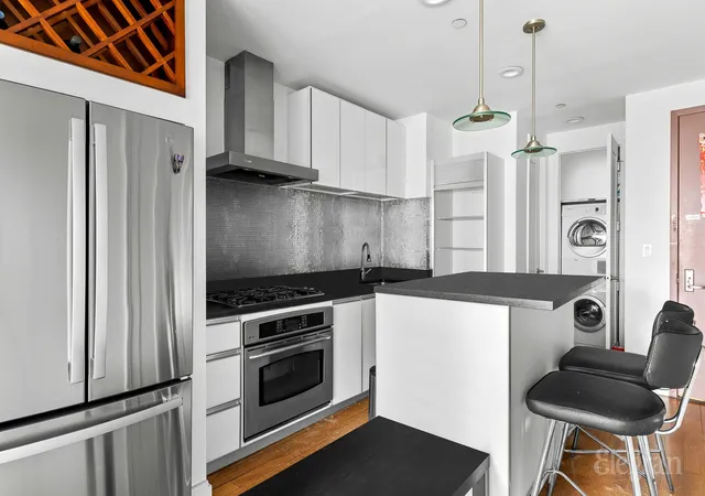 Photo 3 of Sale Pending at 44-27 Purves St #8-D, New York City, NY 11101 | MLS# RLS20094019 | Listing updated on 2026-10-06