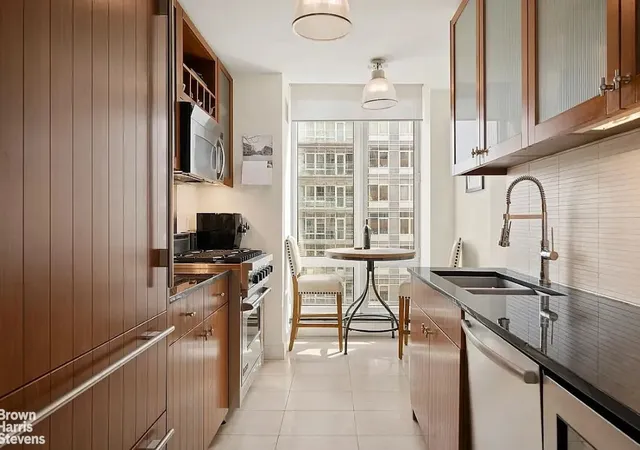 Listing Photo 1 - Condo for sale in building located at 250 E 53Rd St, New York City, NY 10022 - Unit #2702