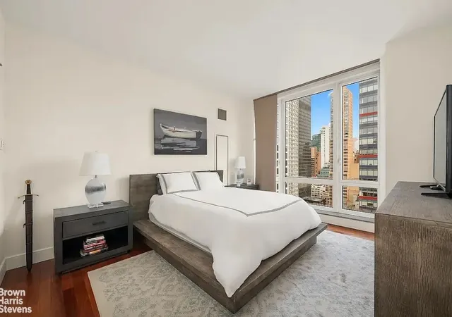Listing Photo 4 - Condo for sale in building located at 250 E 53Rd St, New York City, NY 10022 - Unit #2702