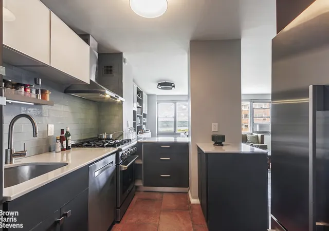 Photo 2 of Sale Pending at 4525 Henry Hudson Pkwy W #B1003, New York City, NY 10471 | MLS# RLS20095275 | Listing updated on 2026-09-01