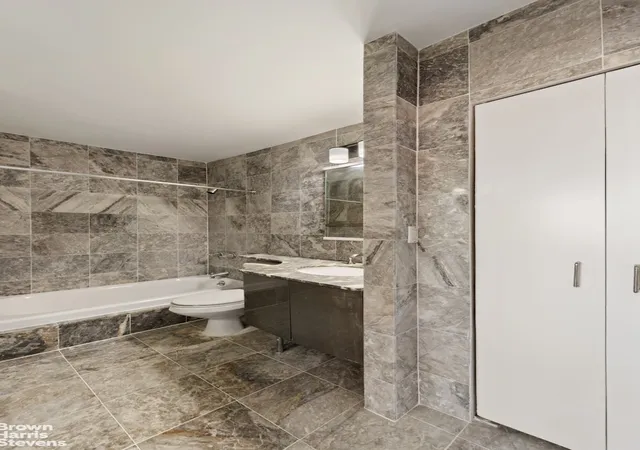 Photo 3 of Sale Pending at 2025 Broadway #21F, New York City, NY 10023 | MLS# RLS20096051 | Listing updated on 2026-09-15