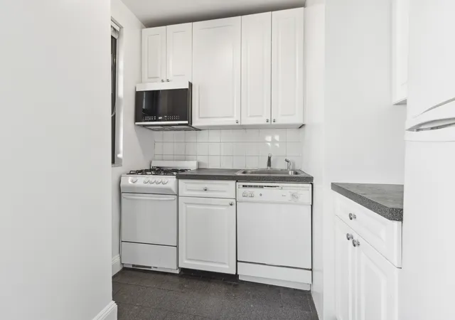 Photo 4 of Sale Pending at 200 E 16th Street #12H, New York, NY 10003 | MLS# RLS20096305 | Listing updated on 2026-09-10