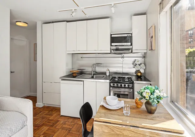 Photo 3 of Sale Pending at 201 W 70th Street #2L, New York, NY 10023 | MLS# RLS20096466 | Listing updated on 2026-09-15