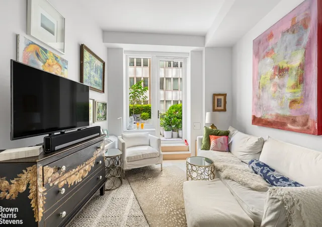 Photo 1 of Condo for sale at 1 Wall St #816, New York, NY 10005 | MLS# RLS20096467 | Listing updated on 2026-08-31