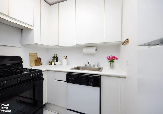 Photo 3 of Sale Pending at 200 W 79th Street #7A, New York, NY 10024 | MLS# RLS20097291 | Listing updated on 2026-09-09