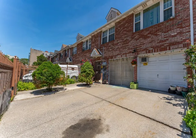 Photo 2 of Multi family home for sale at 1556 Longfellow Ave, New York City, NY 10460 | MLS# RLS20097409 | Listing updated on 2026-09-30