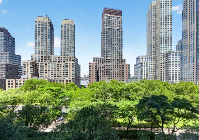 Photo 3 of Condo for sale at 185 W End Ave #7R, New York City, NY 10023 | MLS# RLS20098164 | Listing updated on 2026-08-30