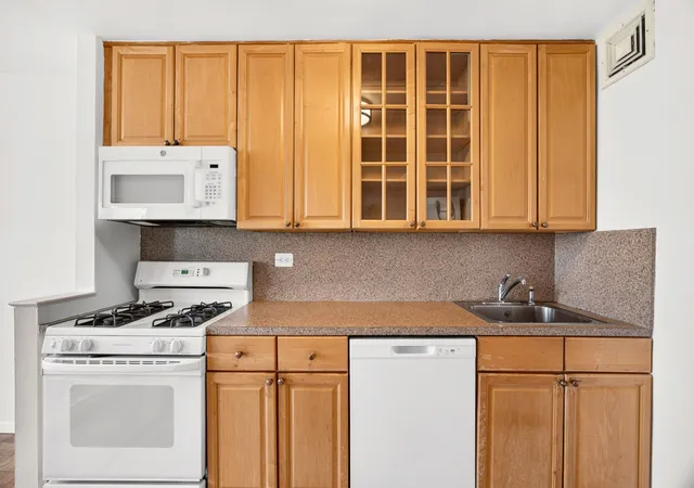 Photo 3 of House for sale at 185 W End Ave #7R, New York City, NY 10023 | MLS# RLS20098164 | Listing updated on 2026-08-30