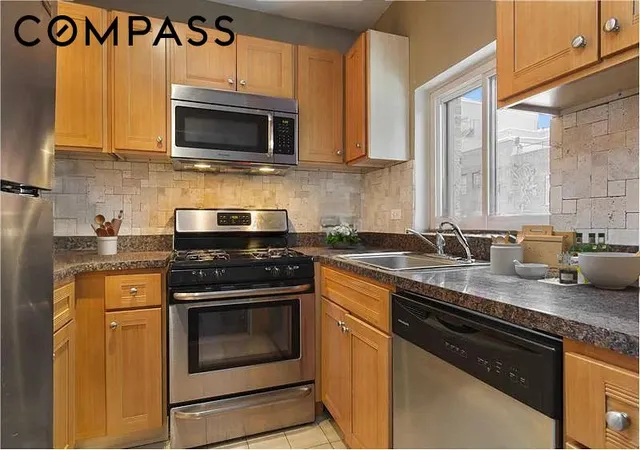Photo 2 of Sale Pending at 158 Sackett St #2A, New York City, NY 11231 | MLS# RLS20099870 | Listing updated on 2026-10-06