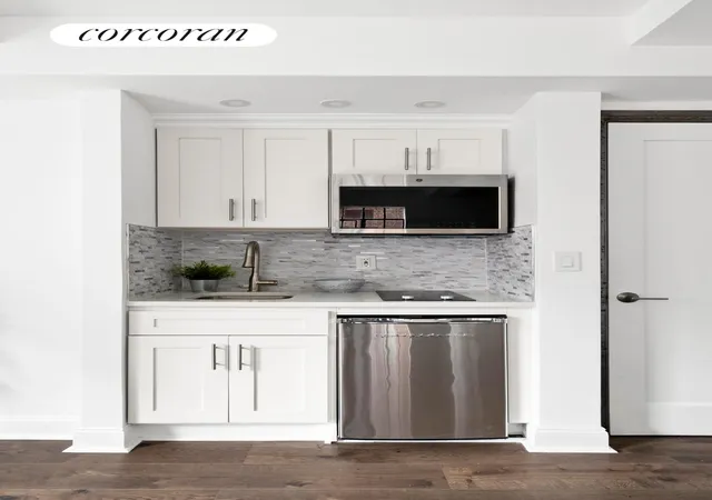 Photo 2 of Sale Pending at 45 Tudor City Pl #1305, New York, NY 10017 | MLS# RLS20099943 | Listing updated on 2026-08-31