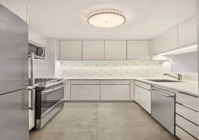 Listing Photo 3 - Condo for sale in building located at 201 W 70Th St, New York City, NY 10023 - Unit #25L