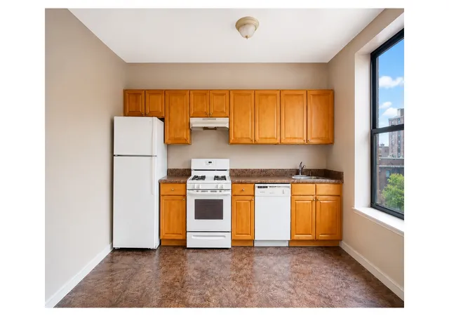 Photo 3 of Sale Pending at 510 Ocean Pkwy #2B, Brooklyn, NY 11218 | MLS# RLS20100170 | Listing updated on 2026-08-30