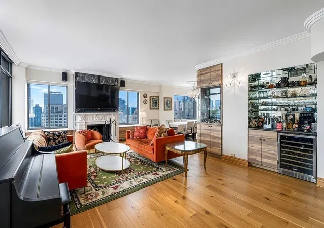 Listing Photo 3 - Condo for sale in building located at 400 E 70Th St, New York City, NY 10021 - Unit #3501