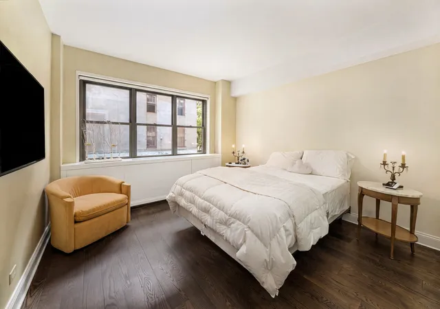 Photo 3 of House for sale at 165 E 72nd Street #2M, New York City, NY 10021 | MLS# RLS20100724 | Listing updated on 2026-09-14