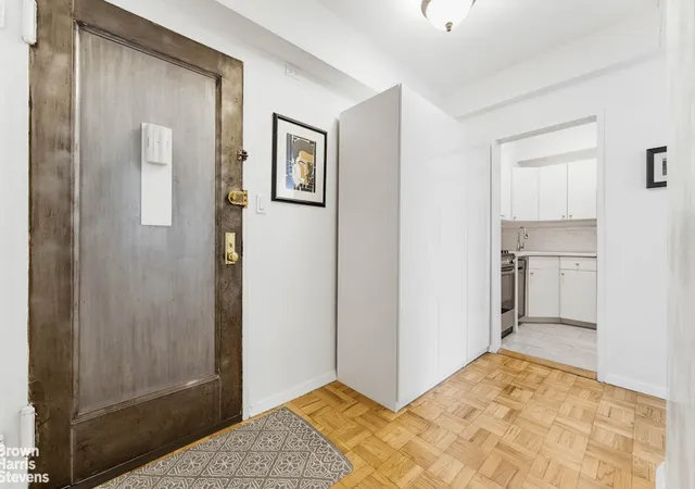 Photo 4 of Sale Pending at 11 Riverside Dr #6PW, New York, NY 10023 | MLS# RLS20100881 | Listing updated on 2026-09-19