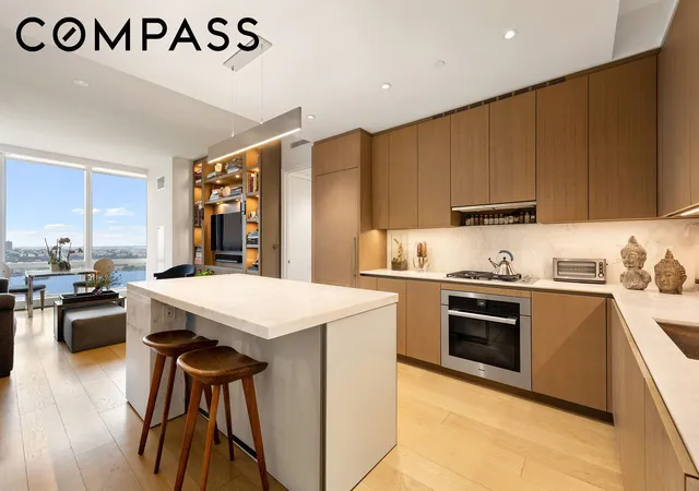 Photo 2 of House for sale at 15 Hudson Yards #33E, New York City, NY 10001 | MLS# RLS20100255 | Listing updated on 2026-09-24