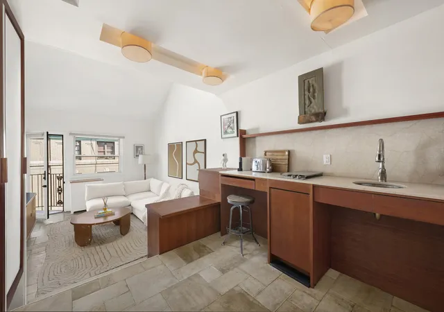 Photo 3 of Sale Pending at 211 Thompson St #PHH, New York City, NY 10012 | MLS# RLS20103392 | Listing updated on 2026-08-31