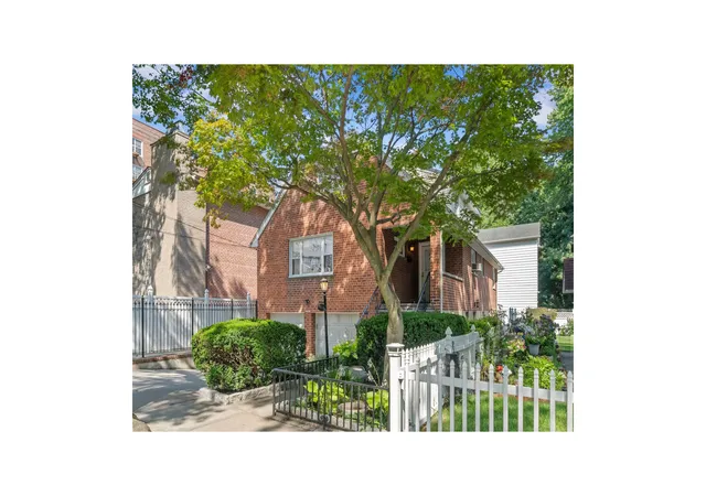 Photo 1 of Single family home for sale at 3132 Fairfield Ave, Bronx, NY 10463 | MLS# RLS20105316 | Listing updated on 2026-09-11