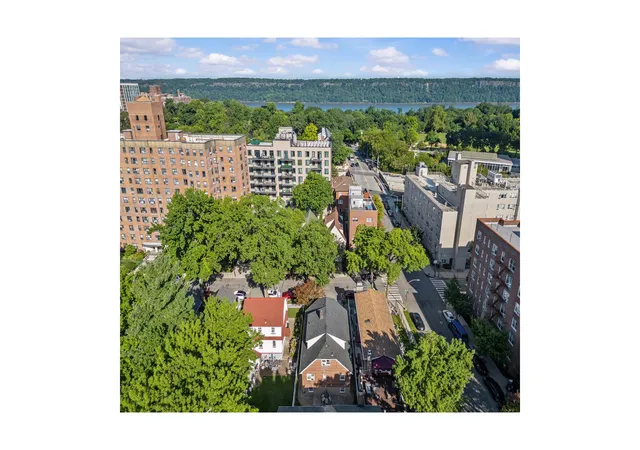 Photo 3 of Single family home for sale at 3132 Fairfield Ave, Bronx, NY 10463 | MLS# RLS20105316 | Listing updated on 2026-09-11