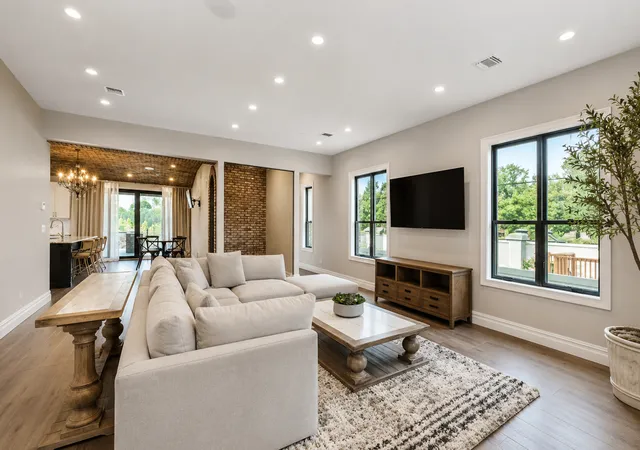 Photo 3 of Mansion for sale at 368 Sleight Ave, New York City, NY 10307 | MLS# RLS20106112 | Listing updated on 2026-09-23